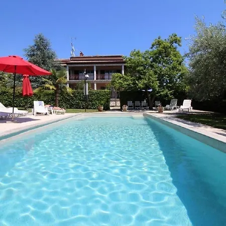 Lavanda Mit Pool Und Garten In 別荘 *